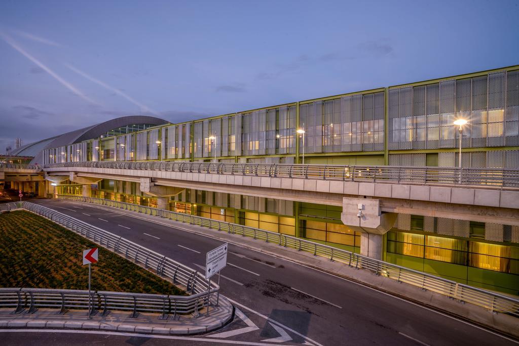 Tav Airport 4* Izmir