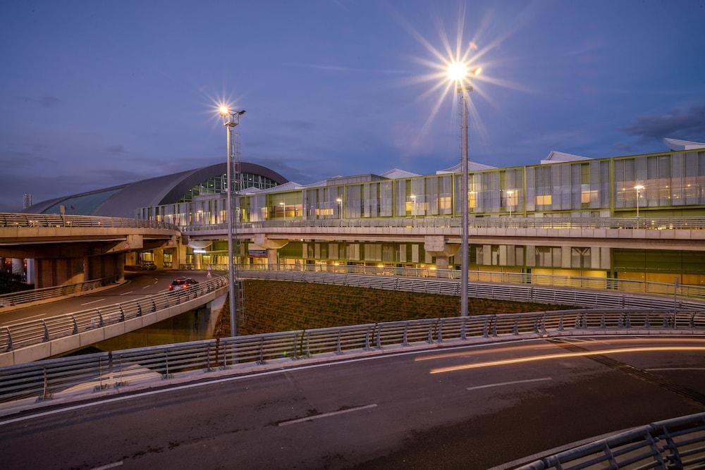 Tav Airport איזמיר